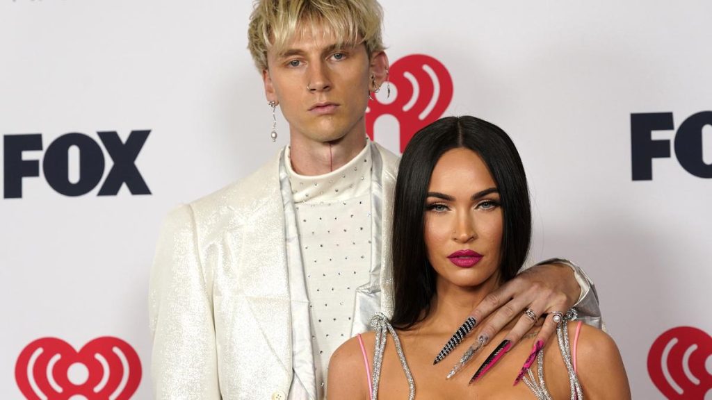 Megan Fox Announces Pregnancy with Machine Gun Kelly