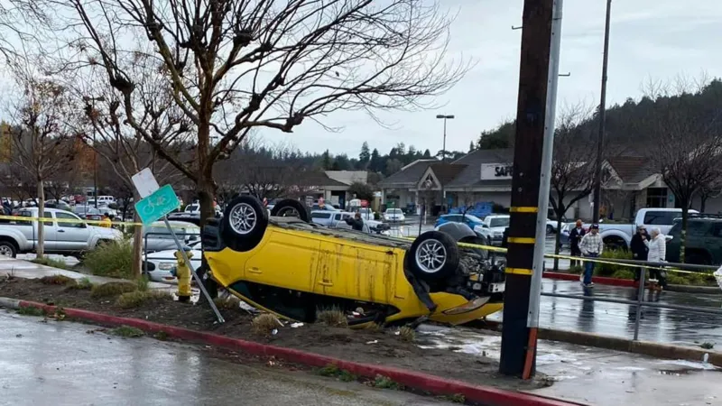 Tornado hits northern California town