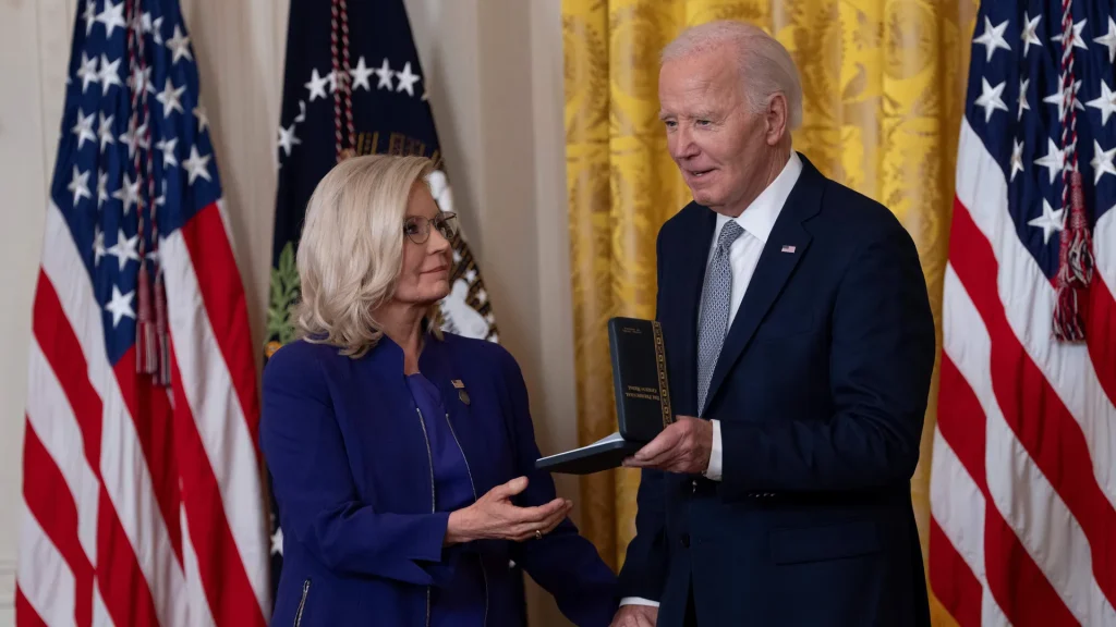 Cheney gets standing ovation as Biden awards Presidential Citizens Medal