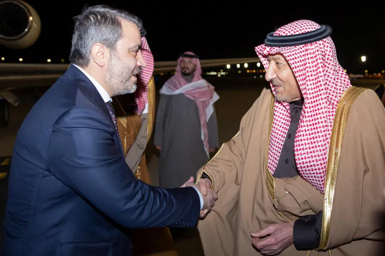 Saudi defense minister discusses support for political transition with Syrian foreign minister